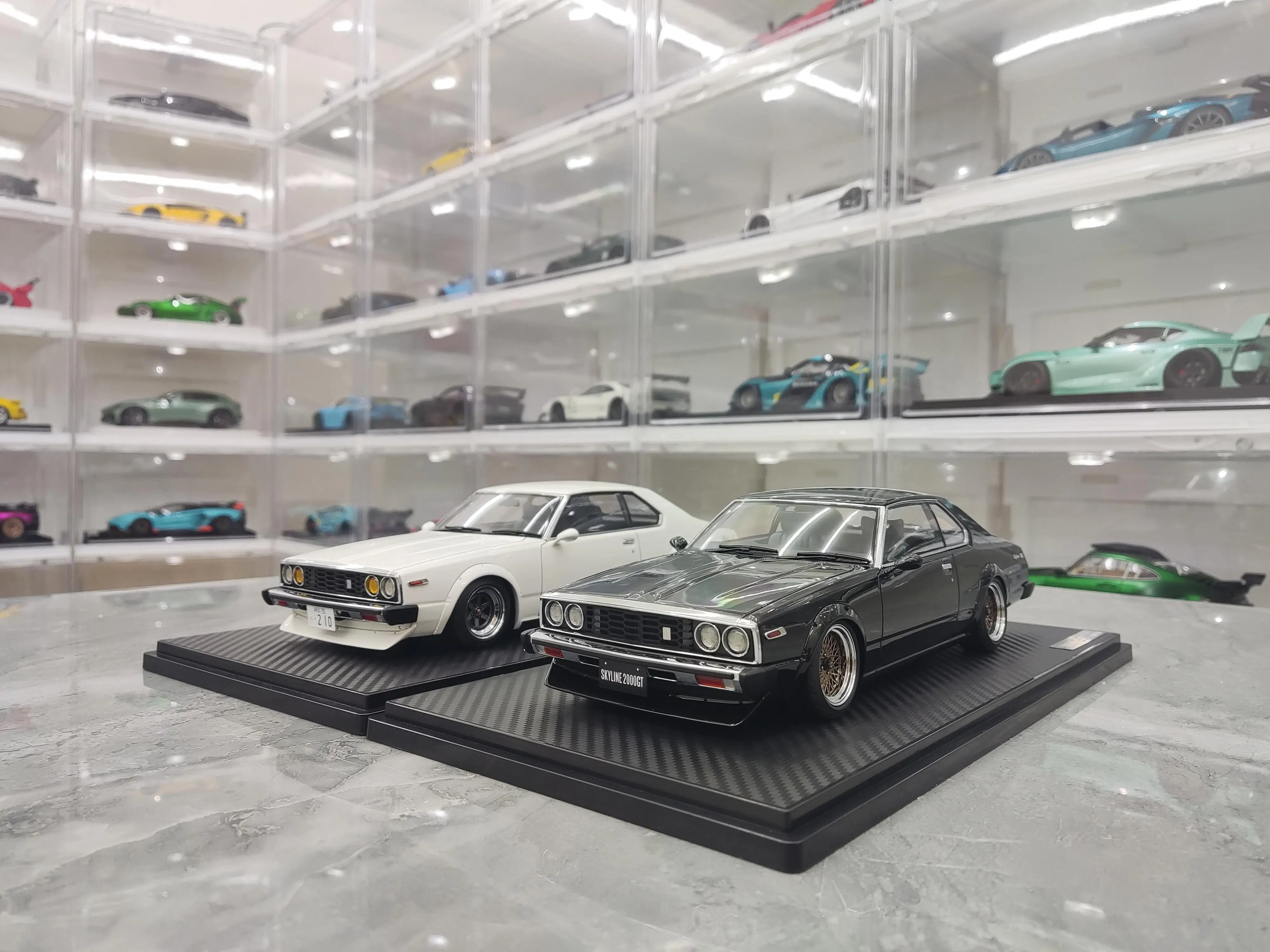 IG 1:18 Skyline 2000GT-ES White/Black JDM Simulation Limited Edition Resin Metal Static Car Model Toy Gift