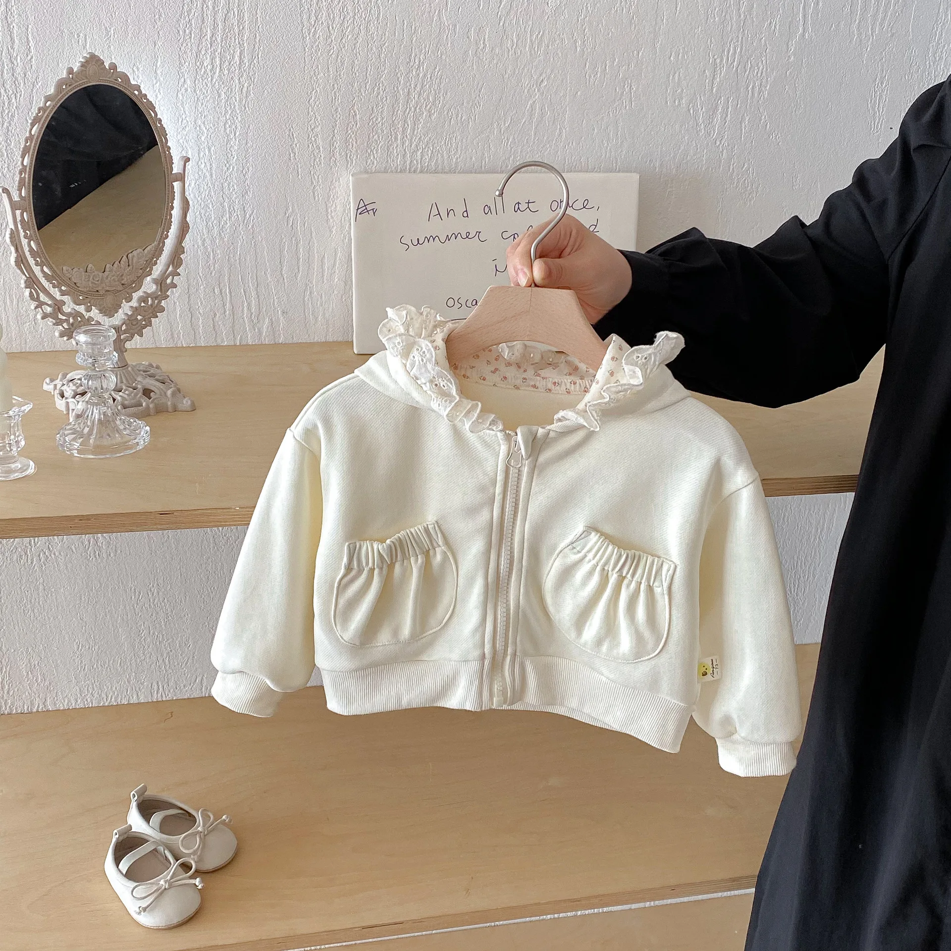 

2025 Korean Version of Autumn Baby Coat Girl Lace Floral Hood Hoodie Sweater Short Jacket Fashion Casual