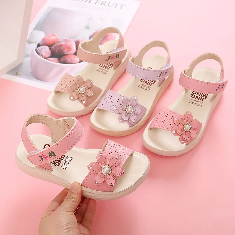 Sandali per ragazze 2023 scarpe estive per bambini suola morbida antiscivolo scarpe da spiaggia con perle di fiori per bambini sandali da