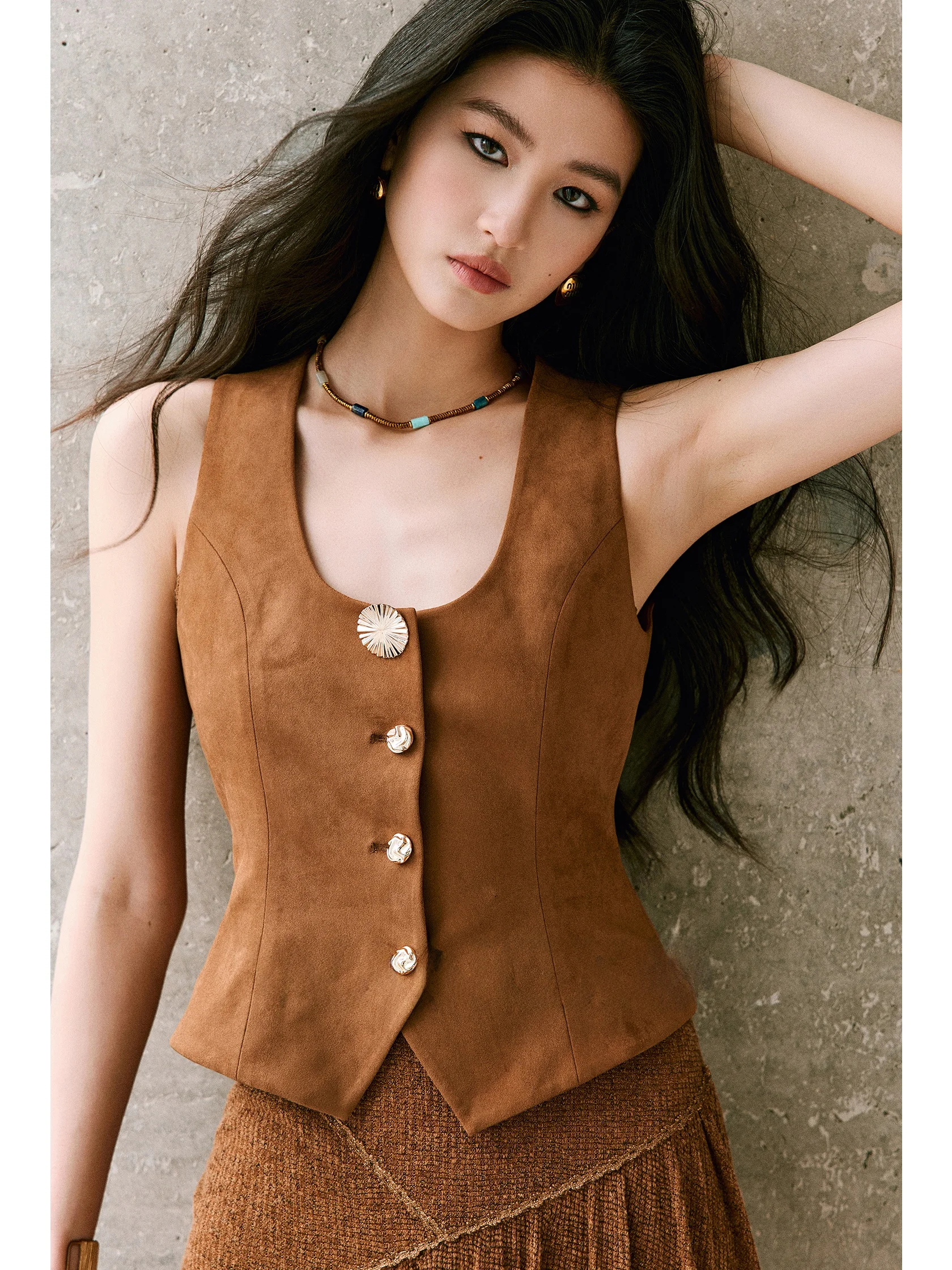 

Элегантный укороченный жилет WANGXO из высококачественной искусственной замши с U-образным вырезом, подчеркивающий талию, с декоративной металлической пряжкой, универсальный