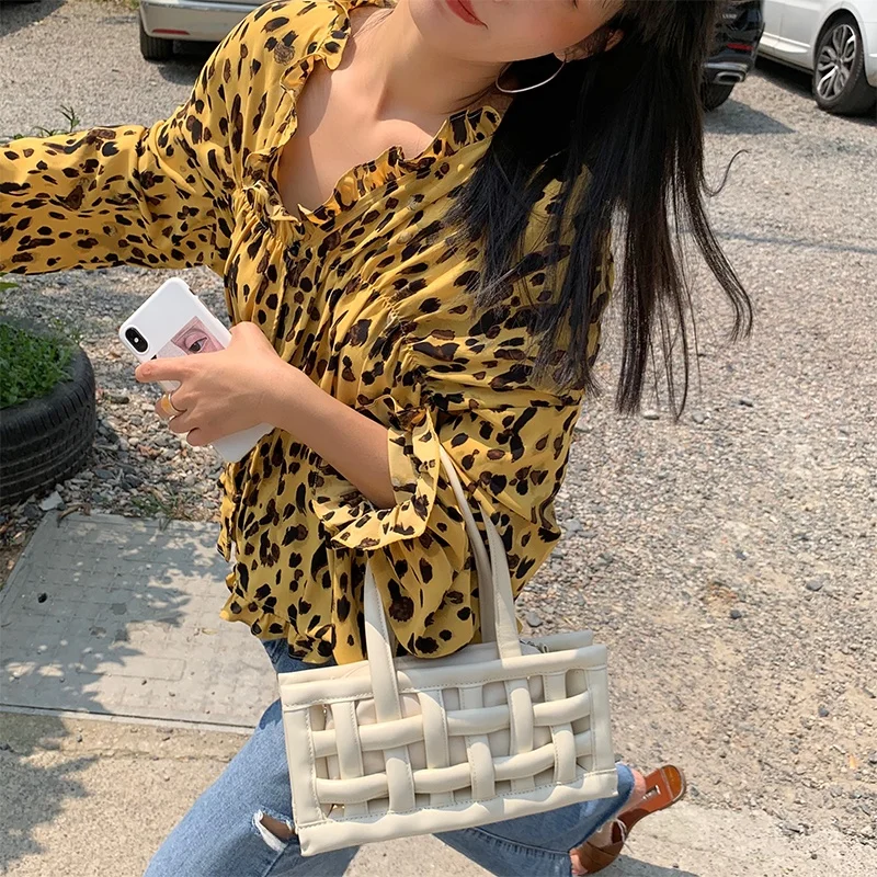 Top lungo in chiffon da donna alla moda Sve V-Ne con stampa leopardata che copre la pancia piccolo irt coreano Sle vestibilità ampia