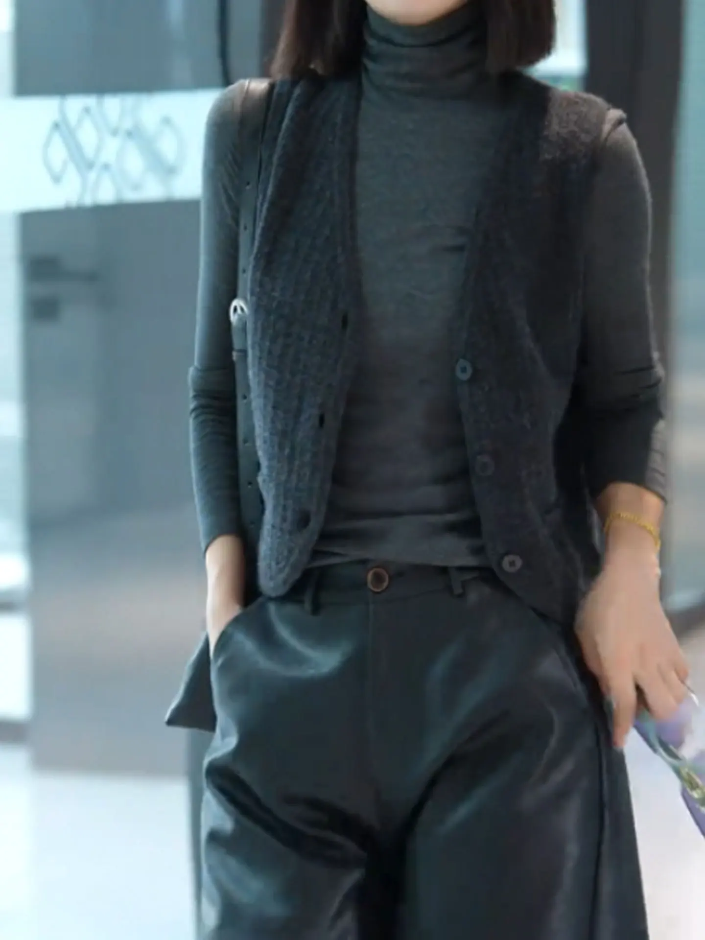 

Chic Knitted Cardigan Comfortable Casual Layering Women's Vest High End T-irt Base irt V-Ne Single Button Regular Fit