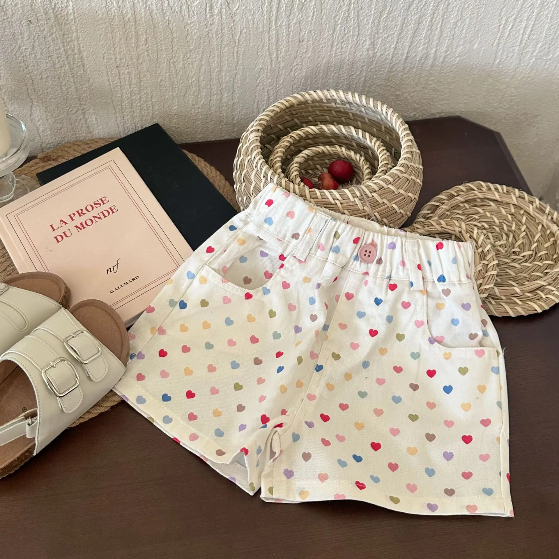 Pantalones cortos estampados para niñas, novedad de verano 2025, versión coreana para niños, pantalones de algodón ins love para niñas, pantalones florales para bebés, tendencia