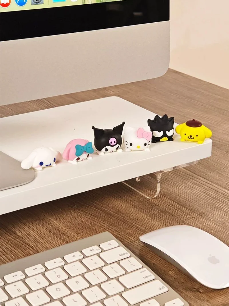 Nuovo Kawaii Sanrio Hello Kitty Kuromi Melody Display da scrivania per computer decorato con una piccola bambola carina Figura anime Regalo Giocattoli per bambini