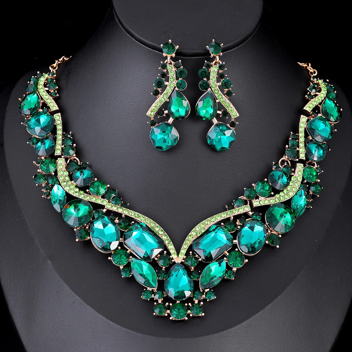 

Cross-border foreign trade jewelry exaggerated necklace set luxury crystal glass jewelry banquet dress accessories set spot