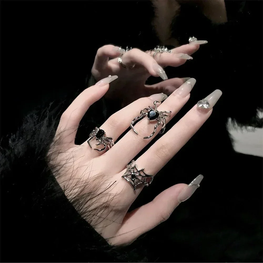 Gothic Punk Black Zircon Animal Spider Finger Rings for Women Creative Vintage Insect Rings Halloween Cool Stuff Party Jewelry
