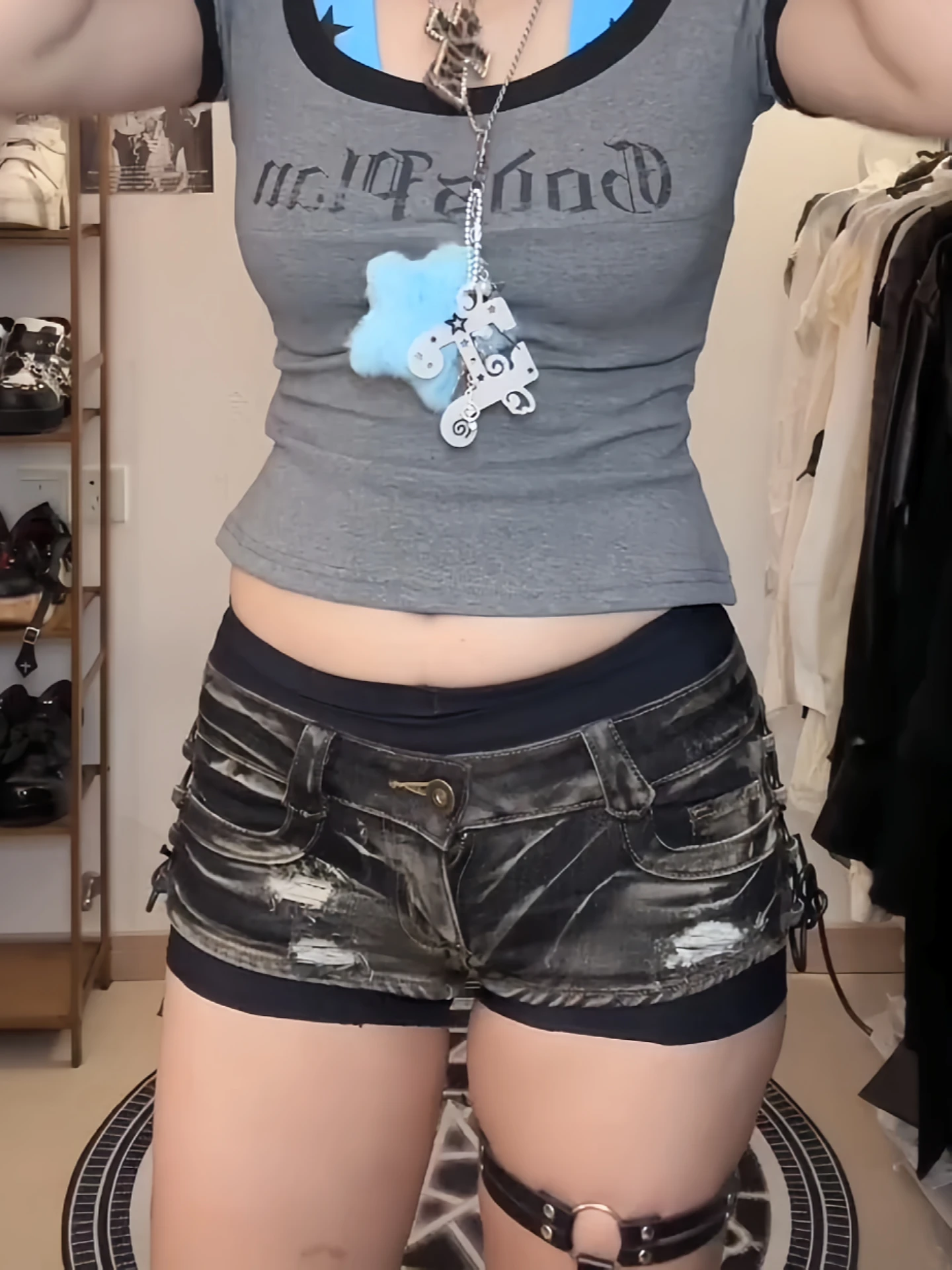 

Low Waist Slim Fit Punk Style Distressed Denim Hot Pants with Tie Wash Effect American Retro plus Size Women's Shorts