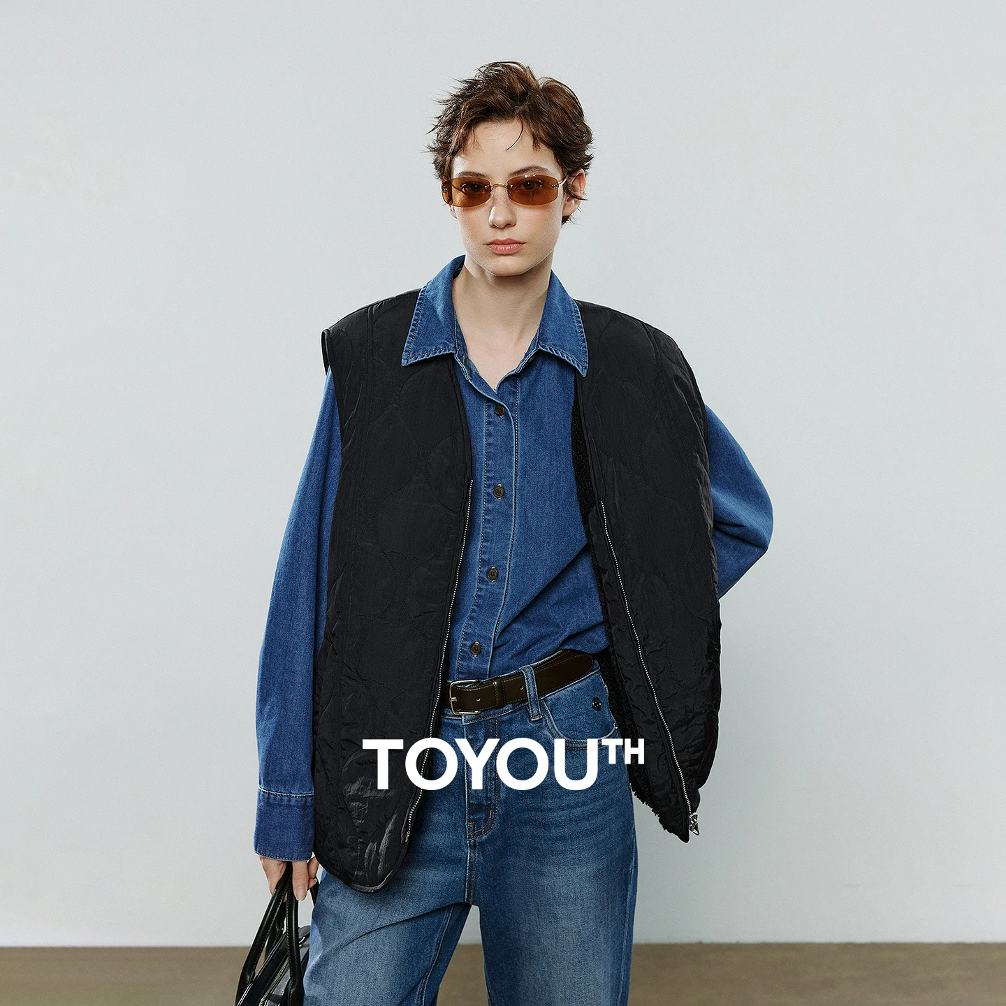 

TOYOUTH женские стеганые пальто, новинка зимы 2025, винтажный черный жилет без рукавов с v-образным вырезом, флисовое стеганое пальто, куртка