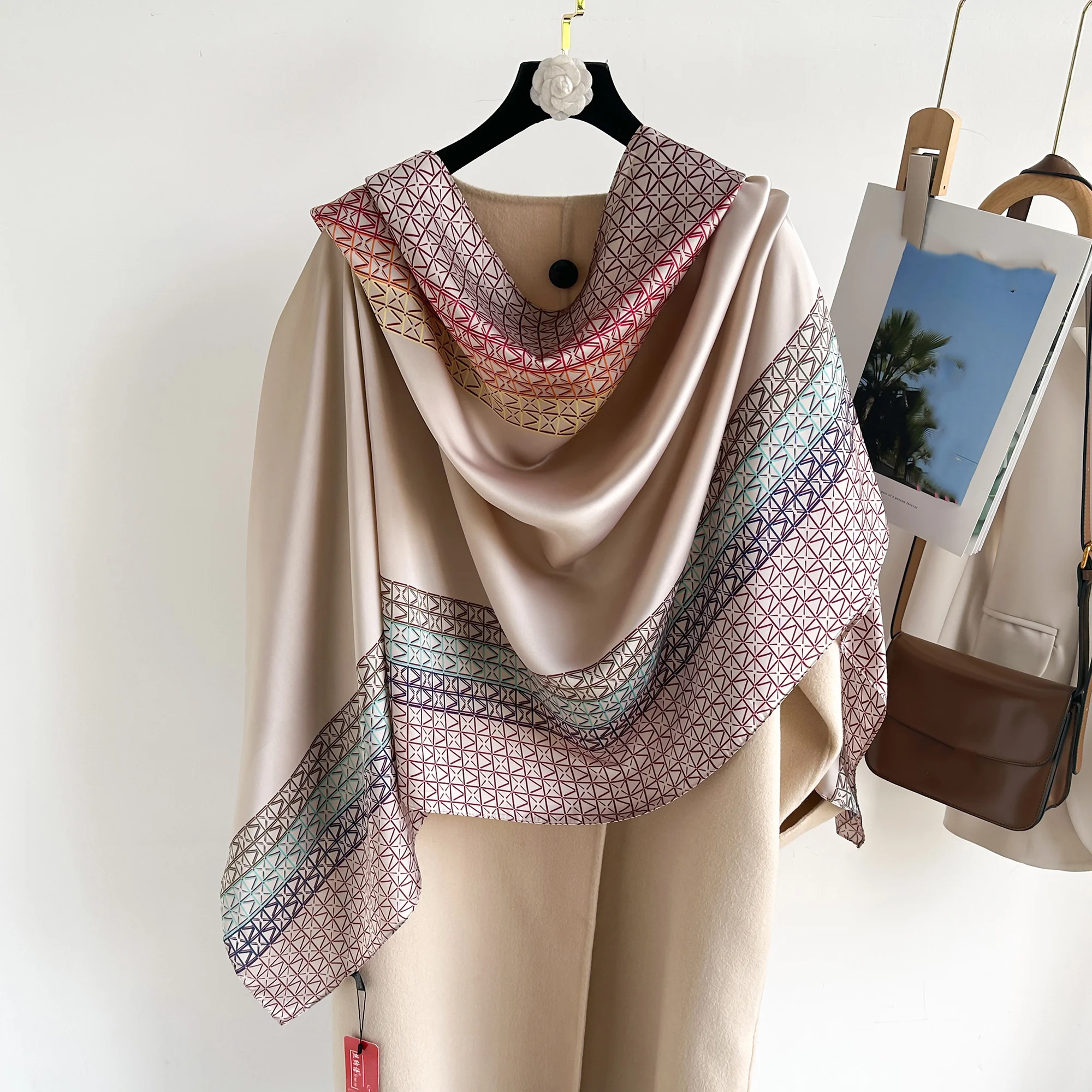 جديد Lijing الساتان وشاح الموضة قميص نسائي الديكور وشاح سلسلة هندسية اللون منعت التنقل وشاح