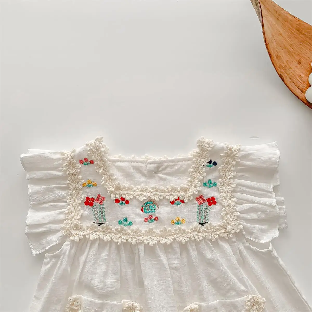 Baby Girl Summer New Dress Sweet and Simple White Lace Small Flower Embroidered Cotton Dress Suitable for 0-3 Years Old