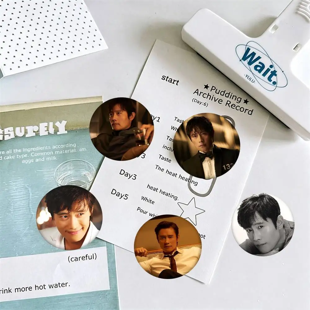 Actor Lee Byung Hun Round Badge Creative Brooch Clothing Backpack Accessories Lapel Pin