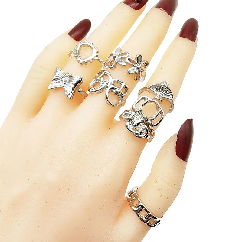 30pcs/Lot Wholesale Vintage Personality Mix Style Finger Rings for Women Spider Hollow Skull Butterfly Leaf Flower Heart Jewelry