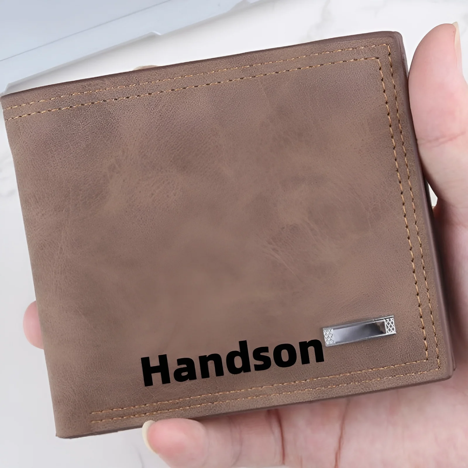 

Персонализированный мужской кошелек из искусственной кожи коричневого цвета с именем, подарок на годовщину, выпускной, для папы, парня, мужа, отца