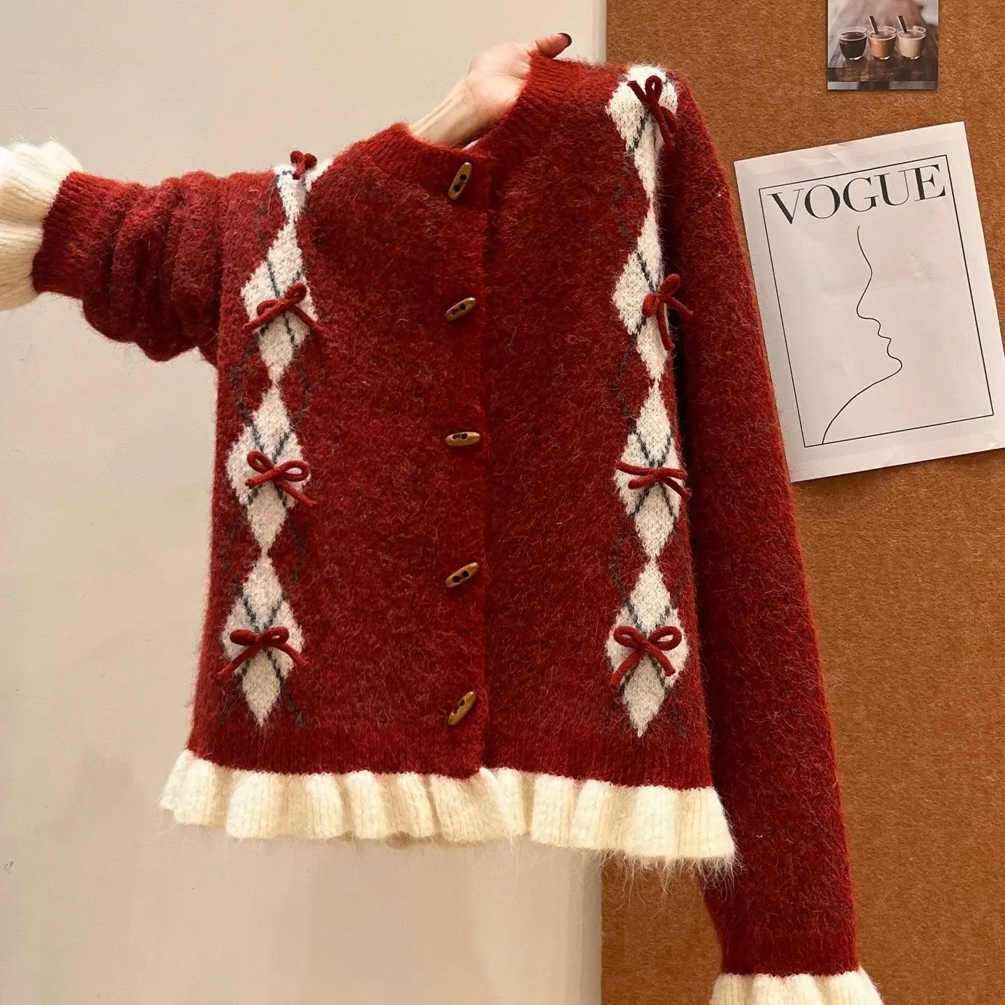 

Женский вязаный кардиган-свитер с красным бантом и кружевом в ретро-стиле, на пуговицах-рогах, теплый, для зимы, Рождества, Нового года, весны и осени