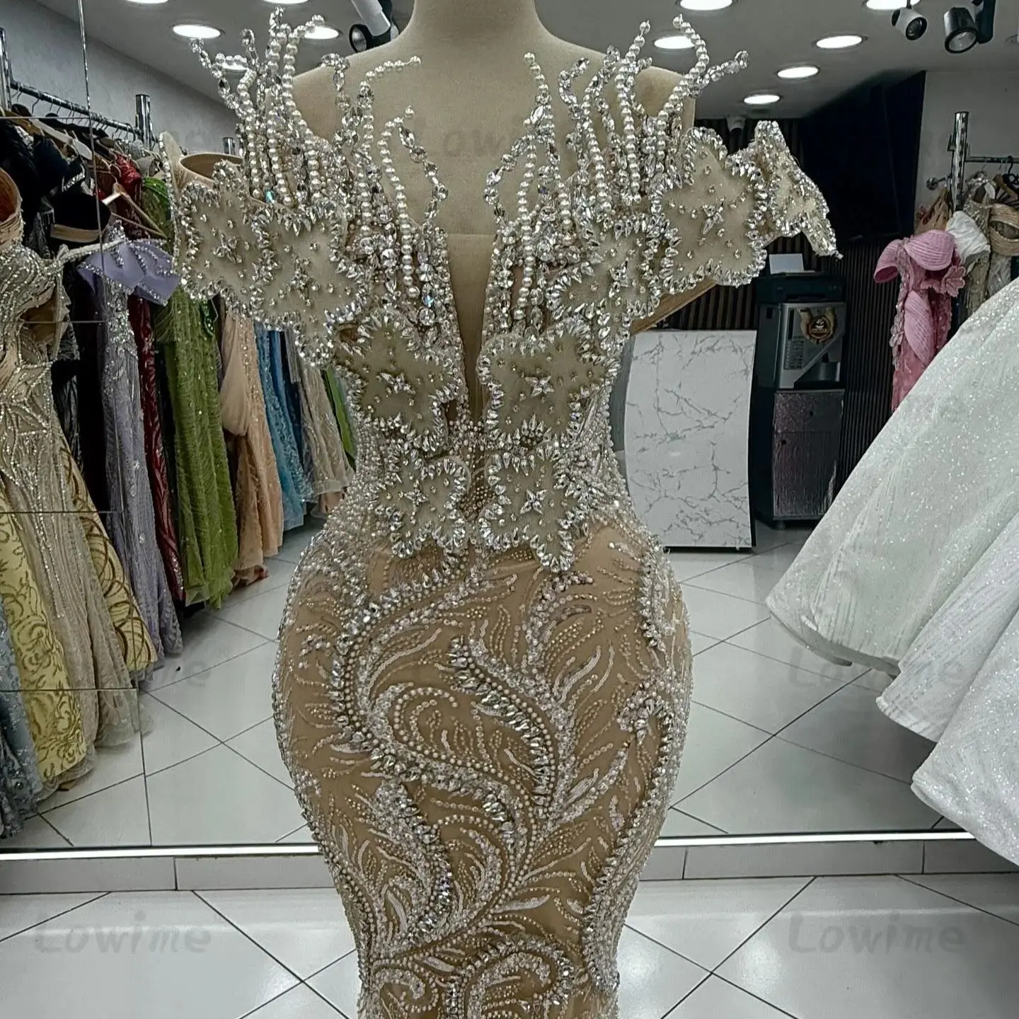 فساتين سهرة مخصصة بلون الشمبانيا طويلة بكريستال زهري قبالة الكتف فساتين حفلات حورية البحر فستان حفلة موسيقية عربي مطرز باللؤلؤ