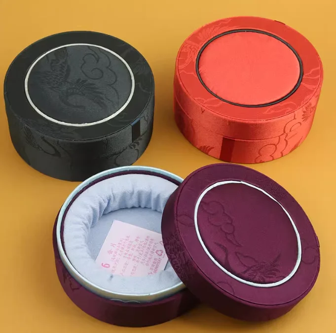 

Chinese Style Natural Silk Brocade Round Jewellery Box for Bangles Bracelets Women,,Thick foam padding on the edges,