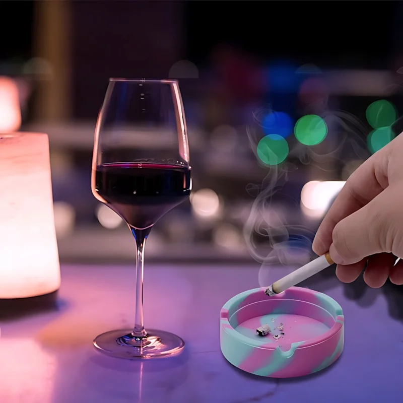 

Силиконовая пепельница пищевого класса, 1 шт. - 230 ℃ Термостойкая небьющаяся пепельница с 4 отделениями для сигарет, дизайн «Макарон» с эффектом тай-дай