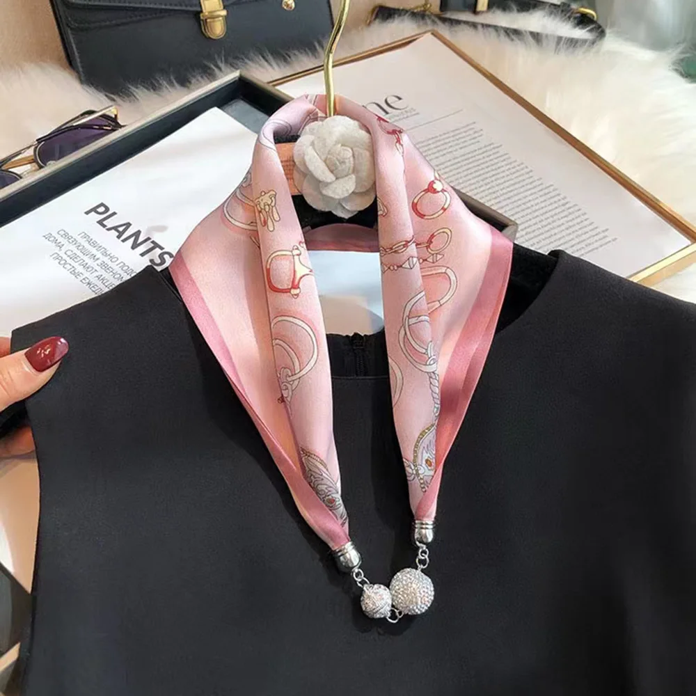 Sciarpa di seta imitazione Collana con fibbia magnetica Ciondolo che indossa protezione cervicale primaverile e autunnale per le donne