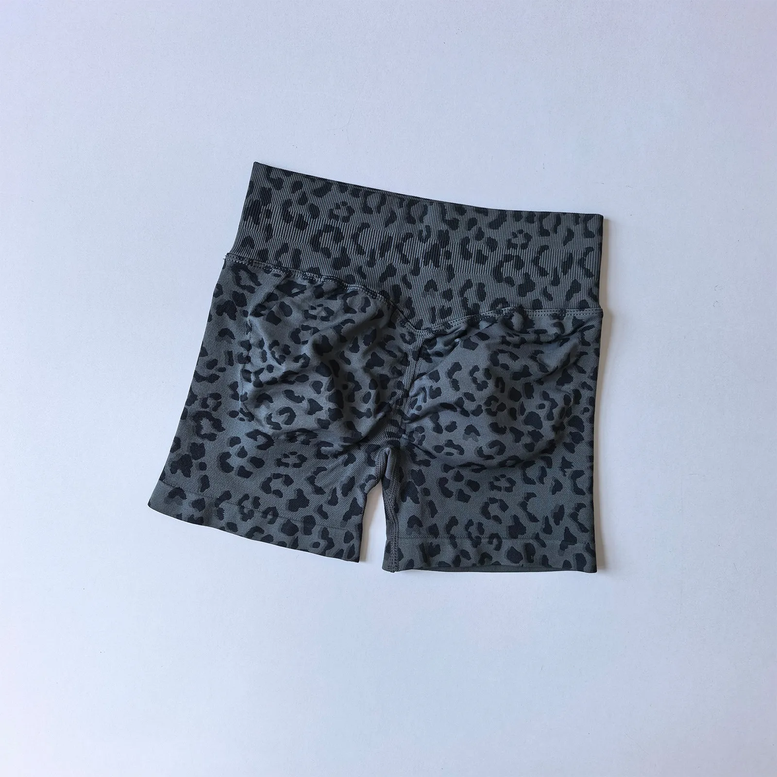 Sexy Leopardenmuster High-Waist Yoga-Shorts für Damen, Sommer, Hüftlift, nahtlos, pfirsichfarben, dreiviertellang, eng anliegende Fitness-Sport-Hose – Detail 10