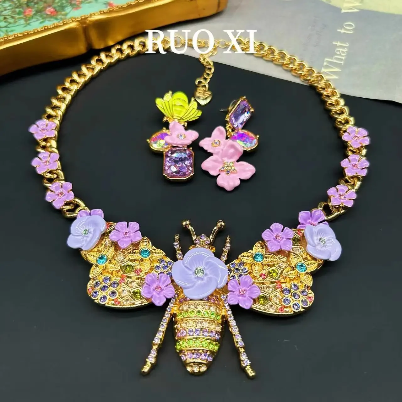 Middle Ancient Vintage Vintage Animal Bee Flower Necklace Pink Sweet Cute and Graceful Colorful Earrings Suit