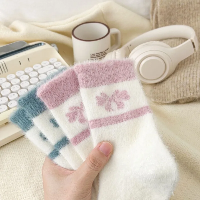 1/5 أزواج من جوارب النوم النسائية للخريف والشتاء الدافئة السميكة للأرضيات المنزلية غير الرسمية المريحة في منتصف الأنبوب جوارب نسائية عصرية #3