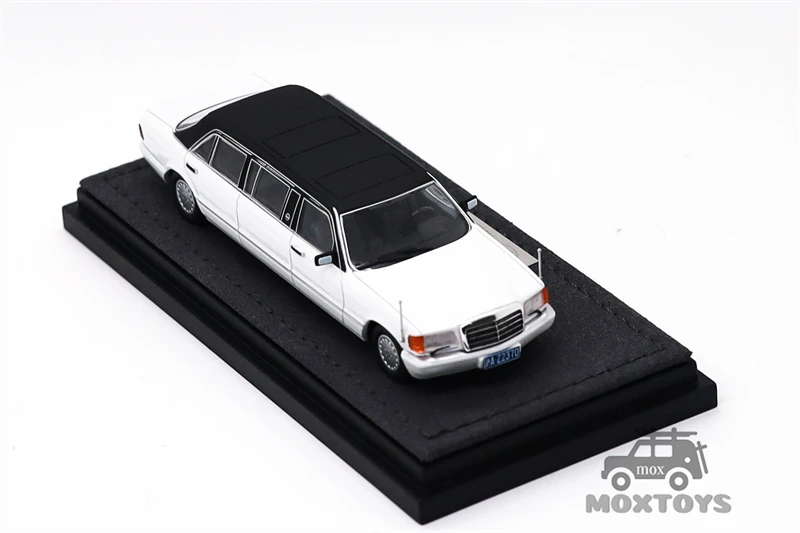 Art of Model 1:64 W126- Pearl White Diecast Model Car