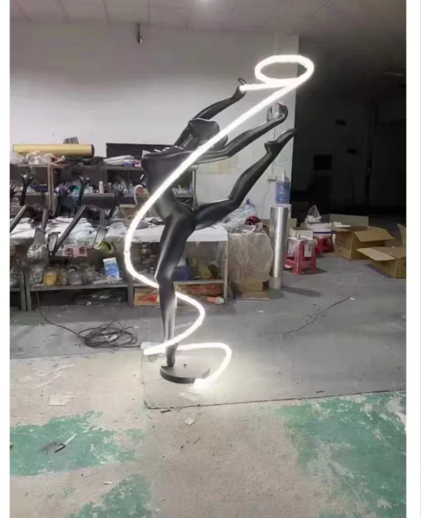 

Spotlight Creative Modern Designer Art Decoration Luxury Hotel Living Room Man Sculpture Fiberglass Sculpture Standing LED Fl