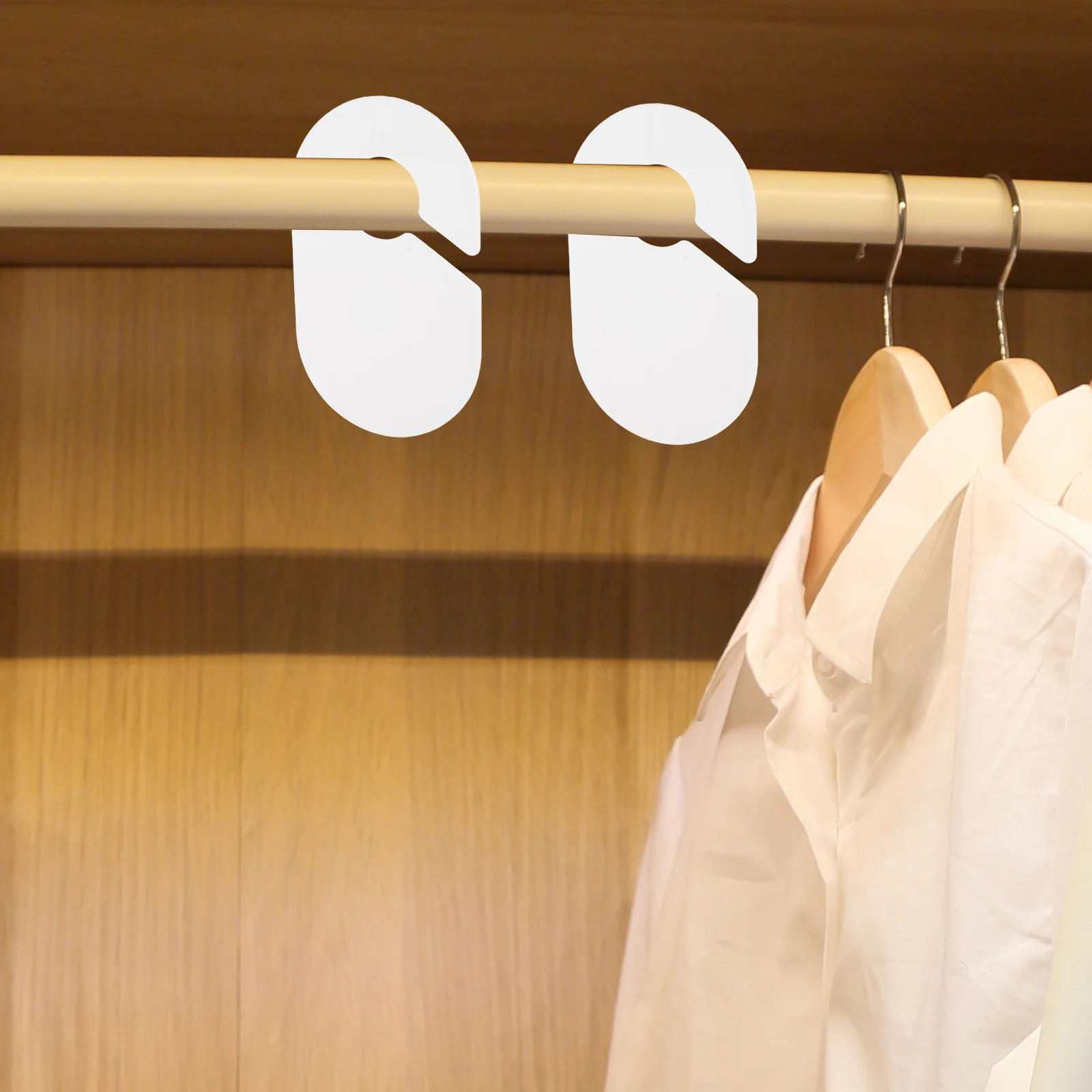 10 szt. Przegródek do szafy na ubrania do zawieszenia, kompaktowe plastikowe przegródki do szafy, łatwe w montażu, separatory rozmiarów ubrań do domu