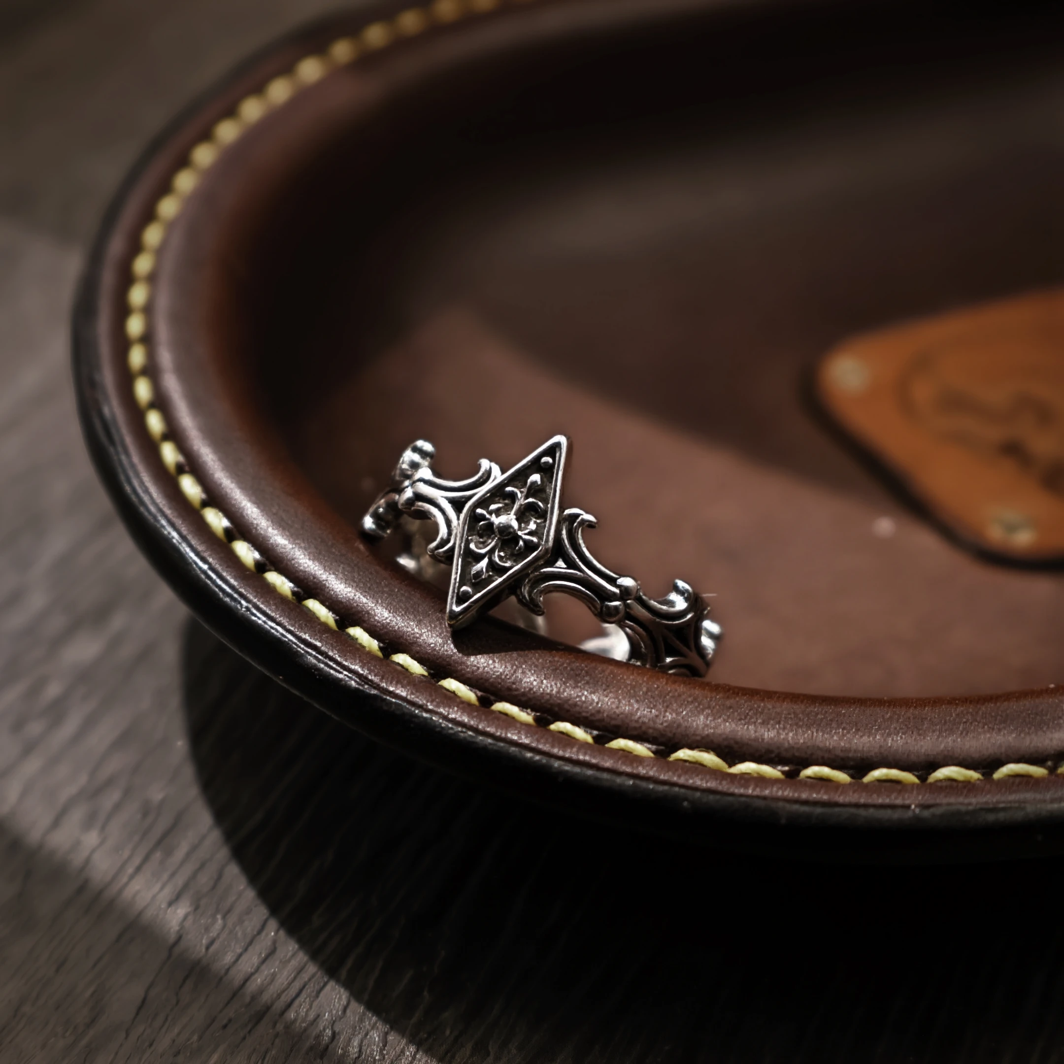 Retro Iris Kreuz Rhombus Verstellbarer Offener Ring für Männer Versilbertes Messing Gothic Punk Edgy Schmuck Unisex Accessoires Cooles Geschenk – Detail 5