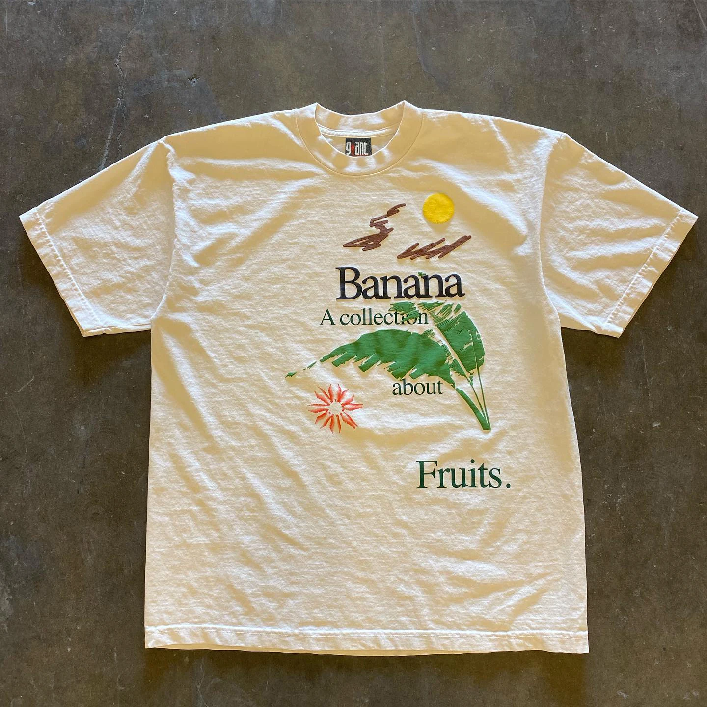

Футболка с коротким рукавом и принтом бананов, универсальный топ из коллекции Banana, повседневная одежда с фруктовой тематикой