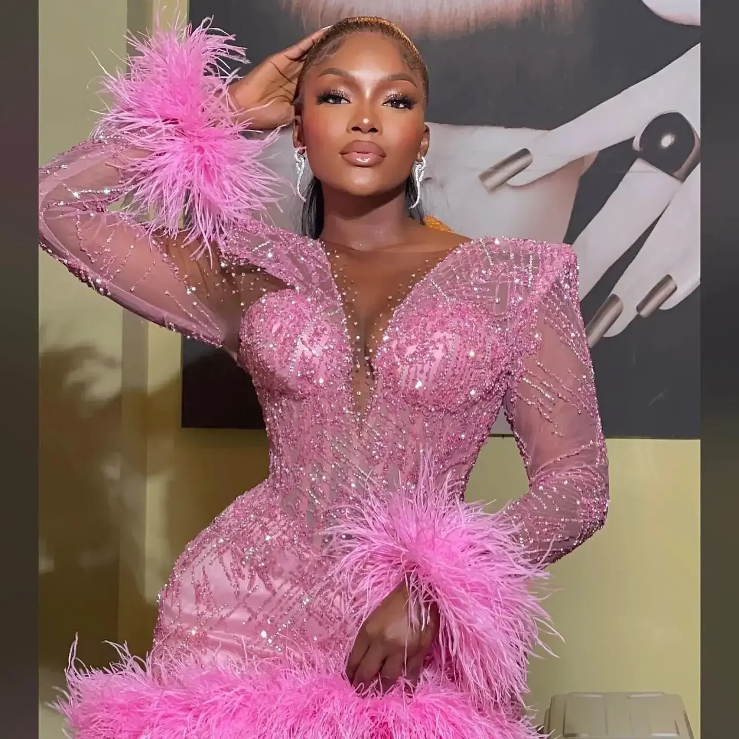 

Boho Pink Prom Gowns Robe De Soiree Bohemian Party Dresses Beading Ostrich Long Sleeves Feathers Custom Women Sexy Party Dress
