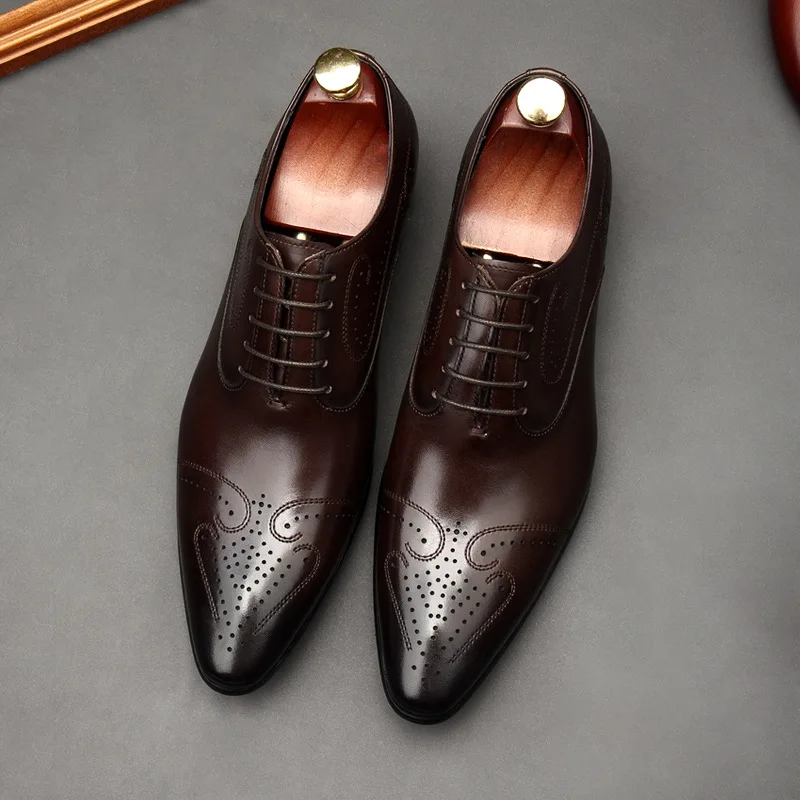 Sapatos masculinos feitos à mão de luxo couro genuíno 2024 moda novo estilo tendência britânica brogues sapatos de negócios de casamento para