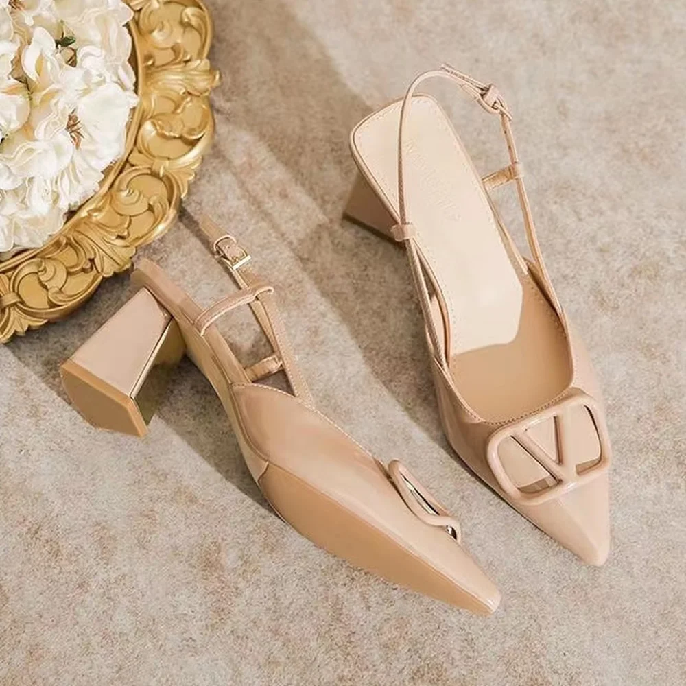 موضة الصلبة رقيقة الكعوب الصنادل للنساء جديد Hot البيع الصيف عادية ميد كعب أحذية السيدات سطر واحد مشبك الصنادل النسائية #1