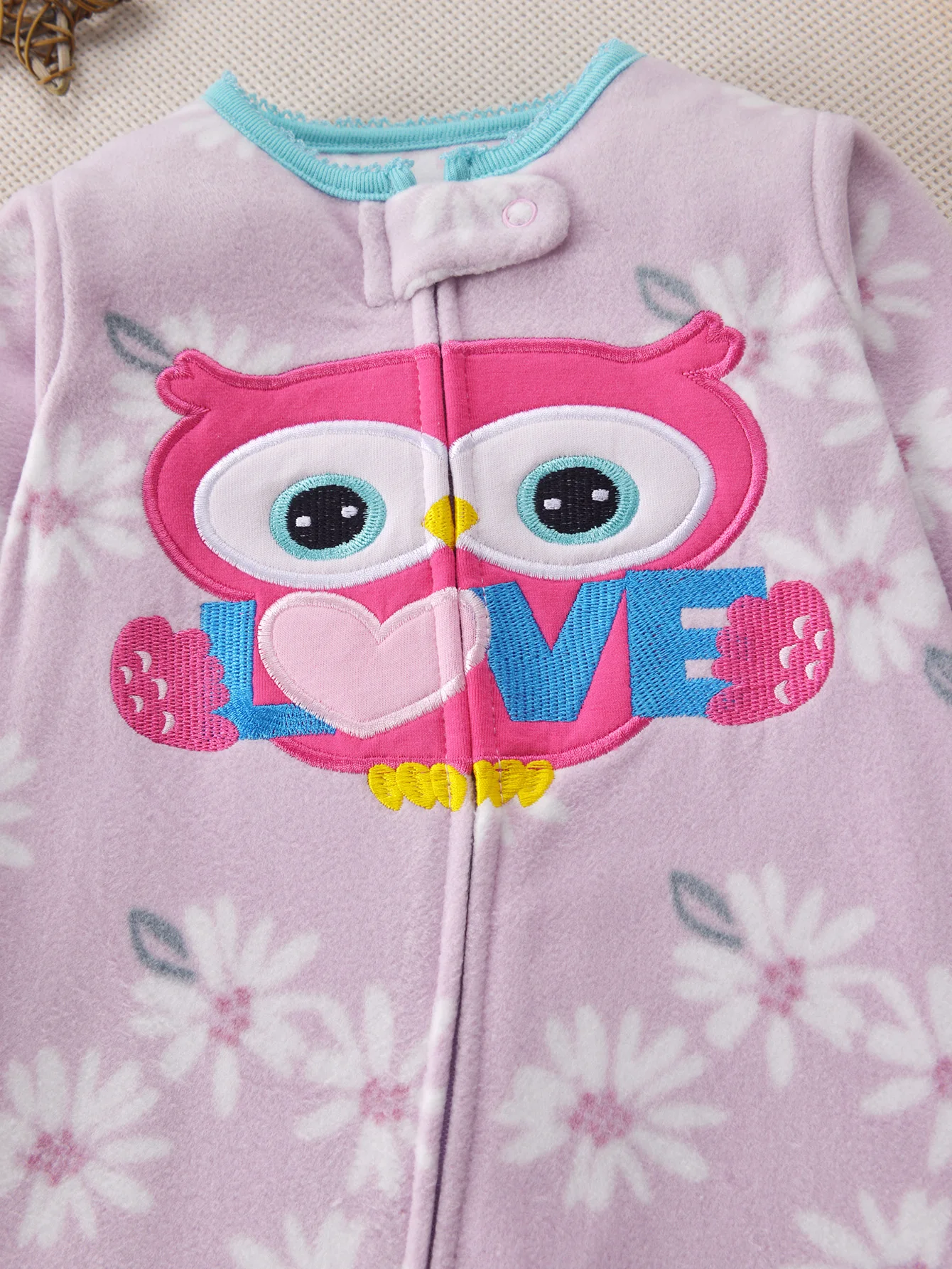Baby-Mädchen-Strampler aus Polar-Fleece mit Füßlingen, mit Umweltfreundlichem Druck, Niedlicher Cartoon-Eule & Einhorn-Stickerei, Reißverschluss-Strampler, Herbst-Winter-Warme Babykleidung – Detail 11