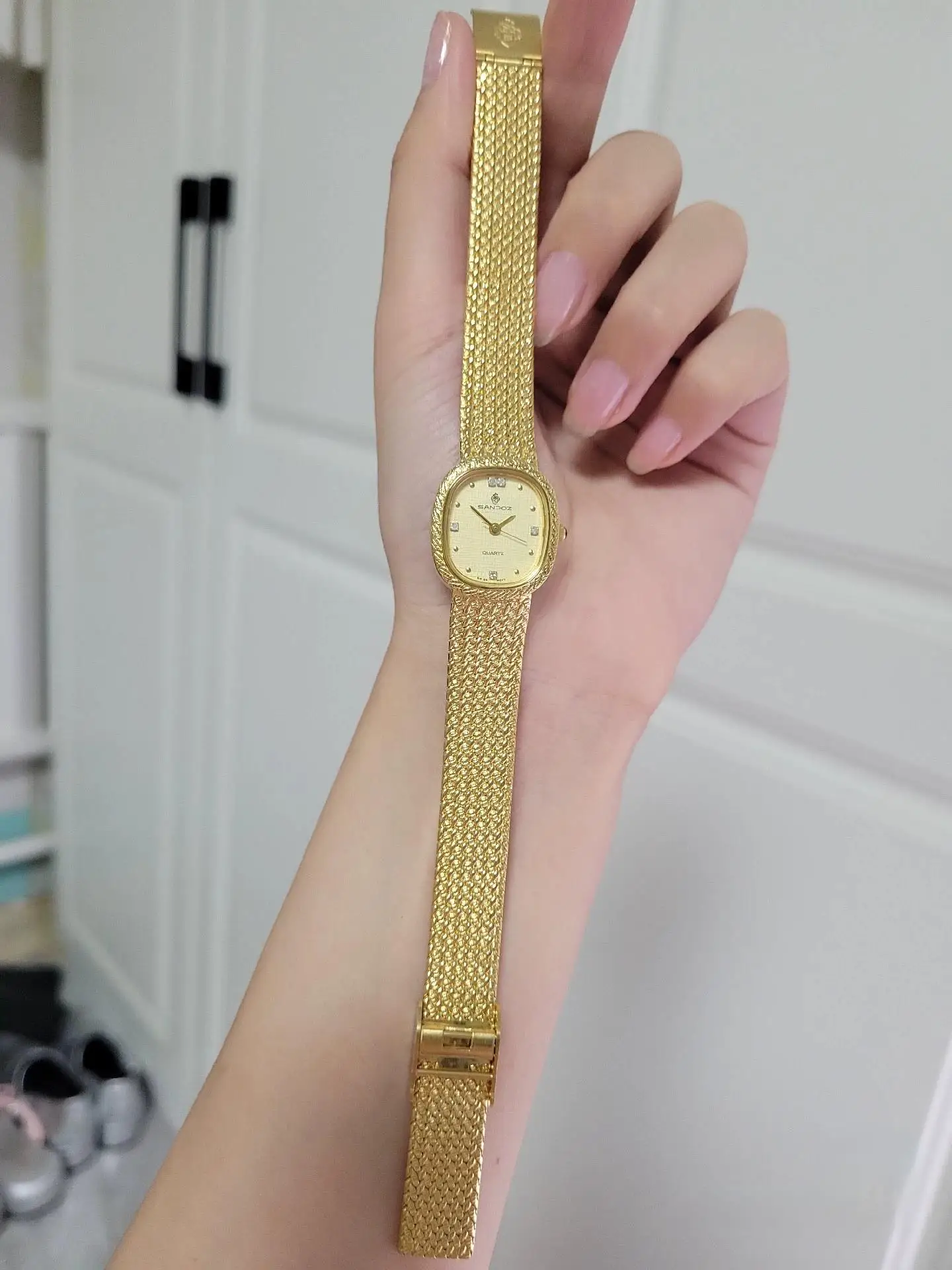 Reloj de mujer sandoz con pulsera chapada en oro y esfera ovalada con diamantes