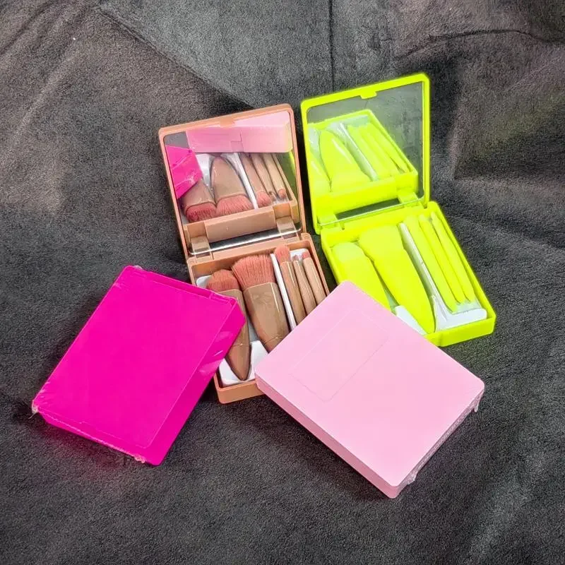 مجموعة 5 قطع من فرش المكياج المحمولة للسفر مكونة من 5 قطع مع فرشاة بودرة مرآة وفرشاة أحمر الخدود وفرشاة ظلال العيون وأدوات التجميل
