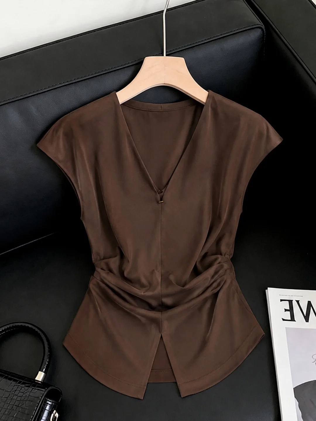 

Summer 2026 Women's Vintage Minimalist Color Casual Short Sleeve T-Shirt Waist-Cinching Slimming Versatile V-Neck Top