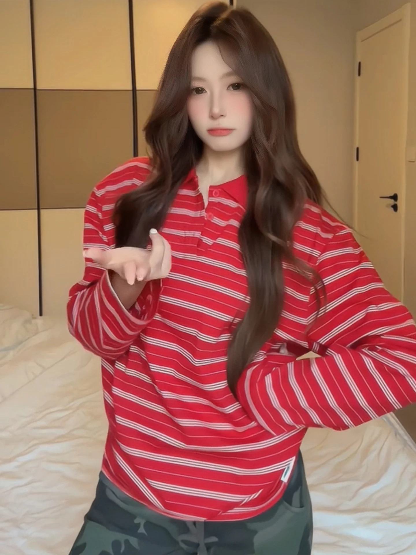 

Женская футболка с длинным рукавом и воротником в красную полоску в американском стиле ретро, свободного кроя, универсальная, для ранней осени, хлопковый топ