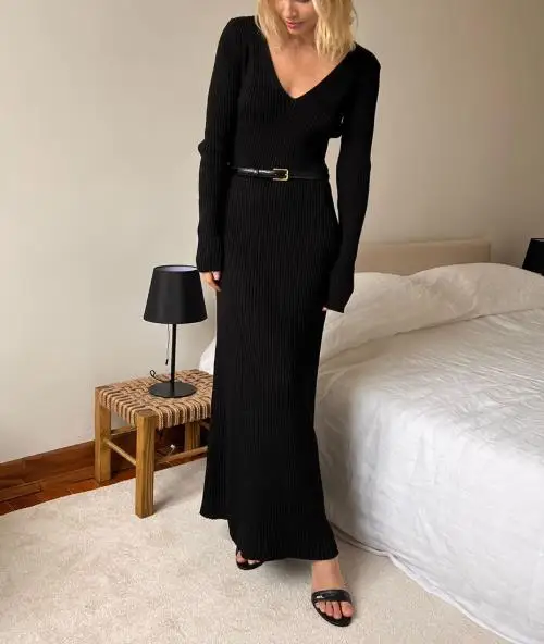 Otoño e Invierno 2025 nuevo estilo vestido largo de punto ajustado con cuello en V para mujer, vestido de punto elegante y sencillo