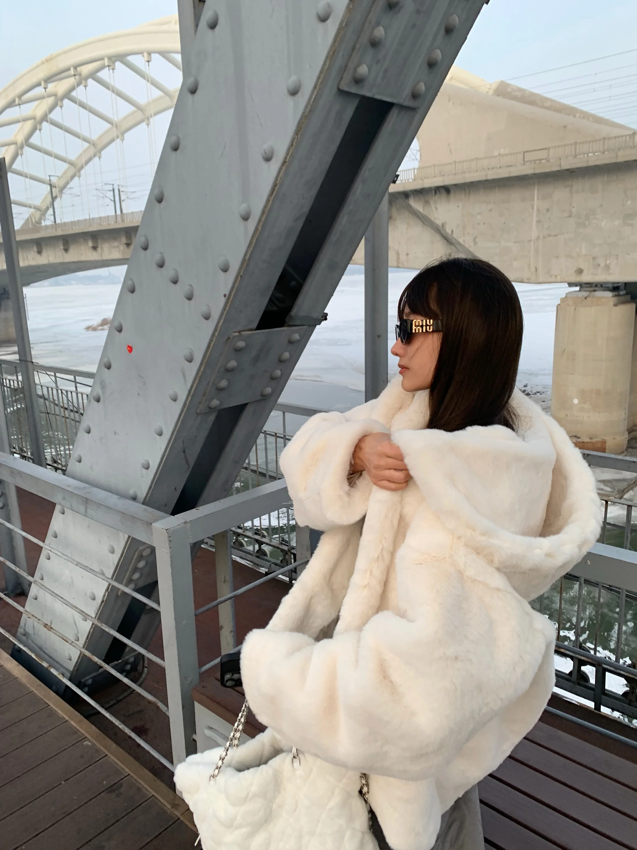 

Zzykk зимняя тонкая шуба женская мягкая и теплая куртка с капюшоном из экологически чистой кожи верхняя одежда для поездок на работу Sle обычная длина