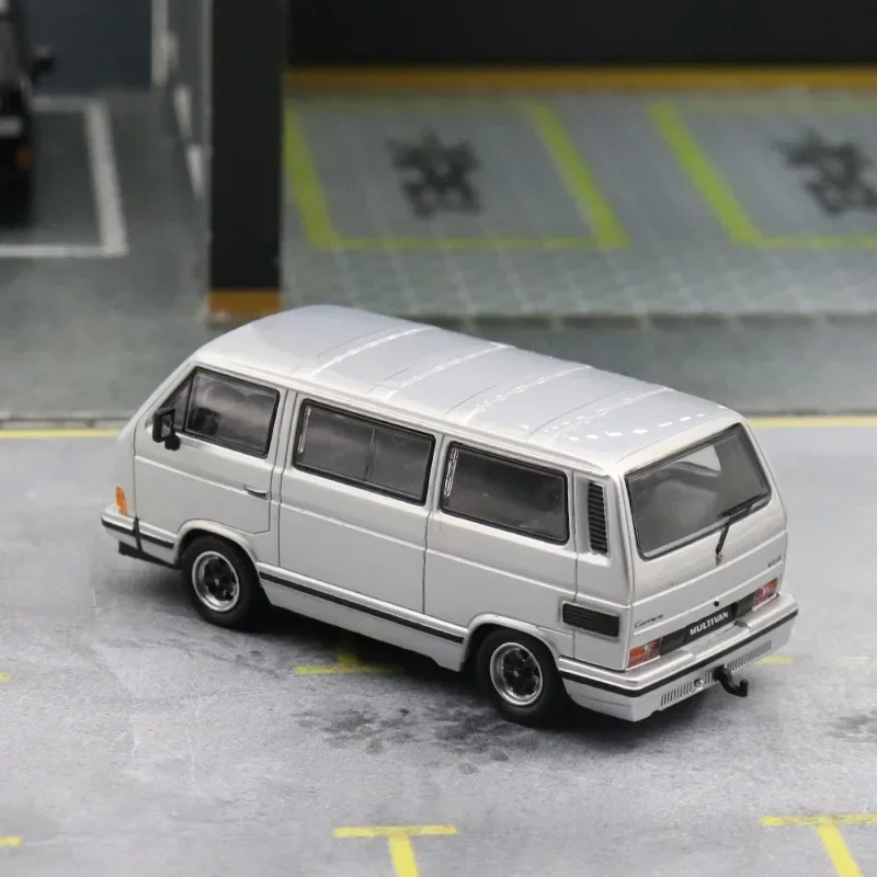 Master 1:64  B32&T3 Multivan Silver / Black Diecast Model Car