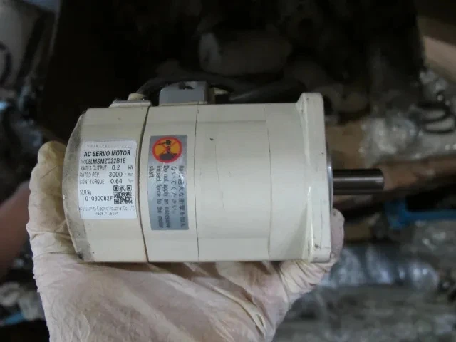 MSMZ022B1E  SERVO MOTOR ,   In good working condition, free shipping    a