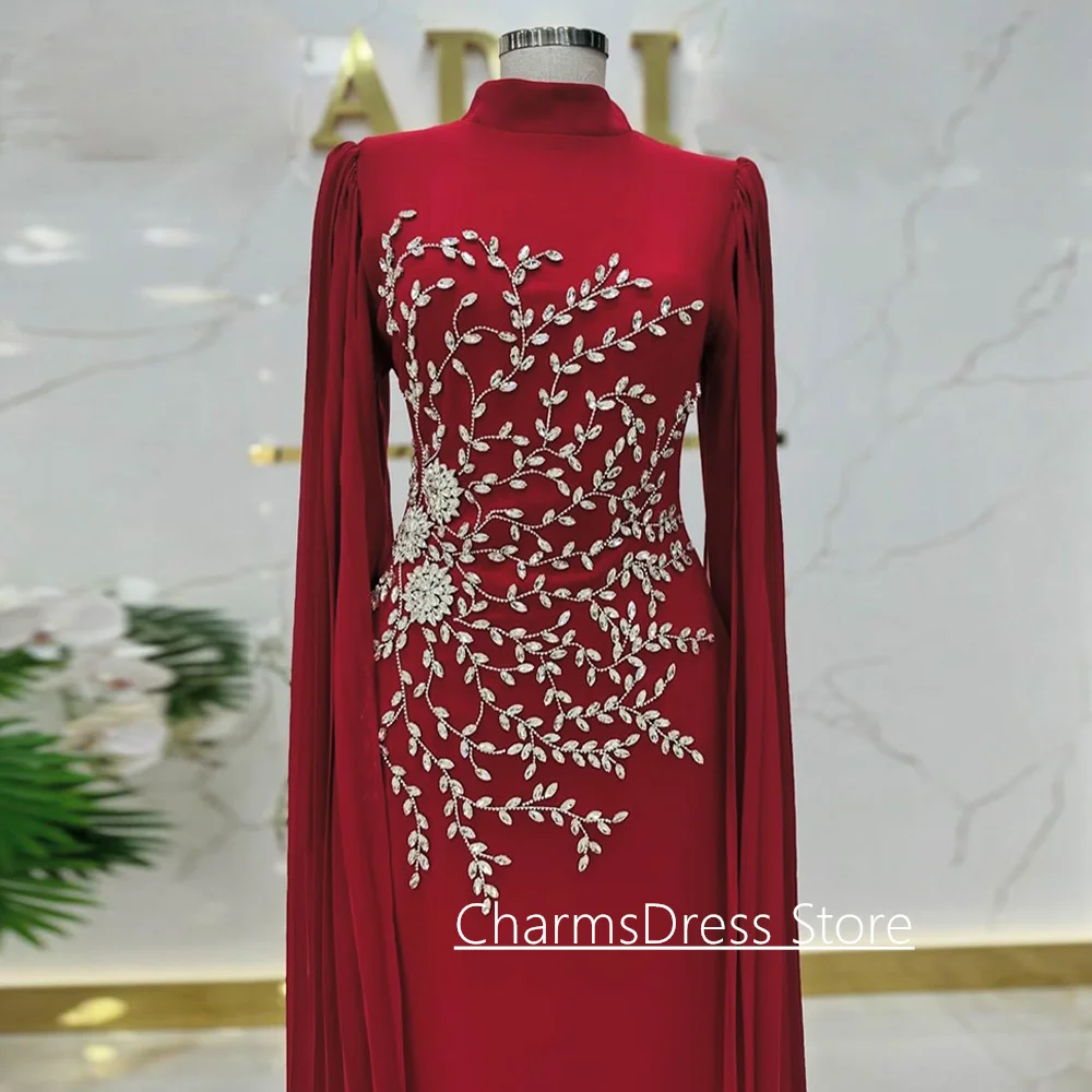 Klasyczna suknia wieczorowa z peleryną, szyta na miarę, długie rękawy, okrągły dekolt, srebrne kryształy, długość do podłogi, skromna arabska suknia na bal maturalny.