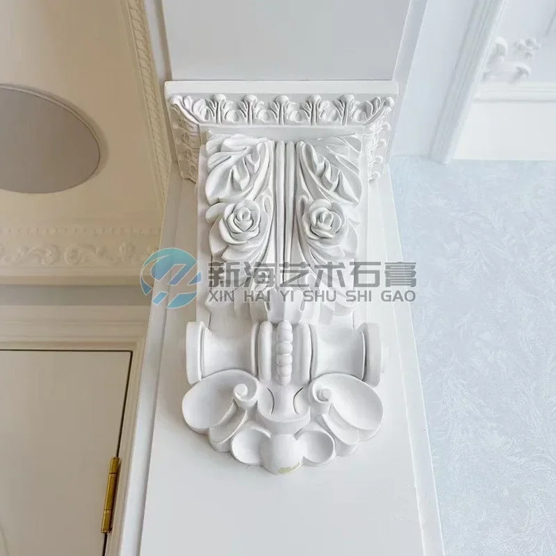 European plaster line beam support balcony pass decorative carved column support smooth surface arched door hole elephant trunk