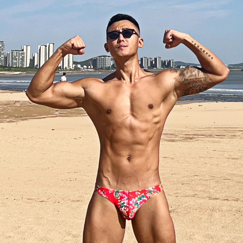 

WD175 2025 новый летний пляжный сексуальный яркий облегающий мужской купальник с низкой талией, мужские купальники для вечеринок у бассейна, горячие мужские бикини для геев, плавки