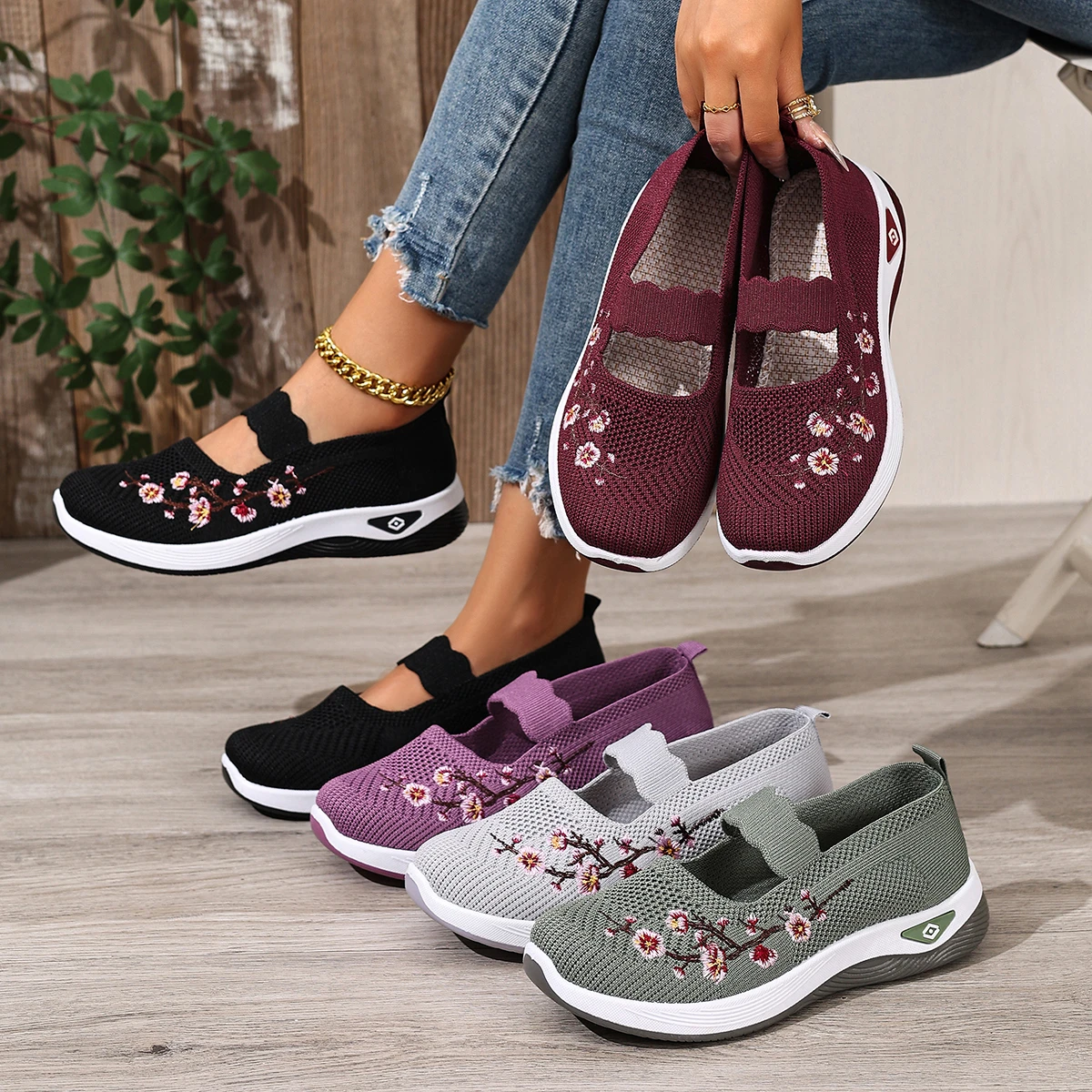 Summer Women's thick sole Mesh Breathable Floral Embroidery Shoes Soft Bottom Comfortable Lightweight Versatile Mom Shoes