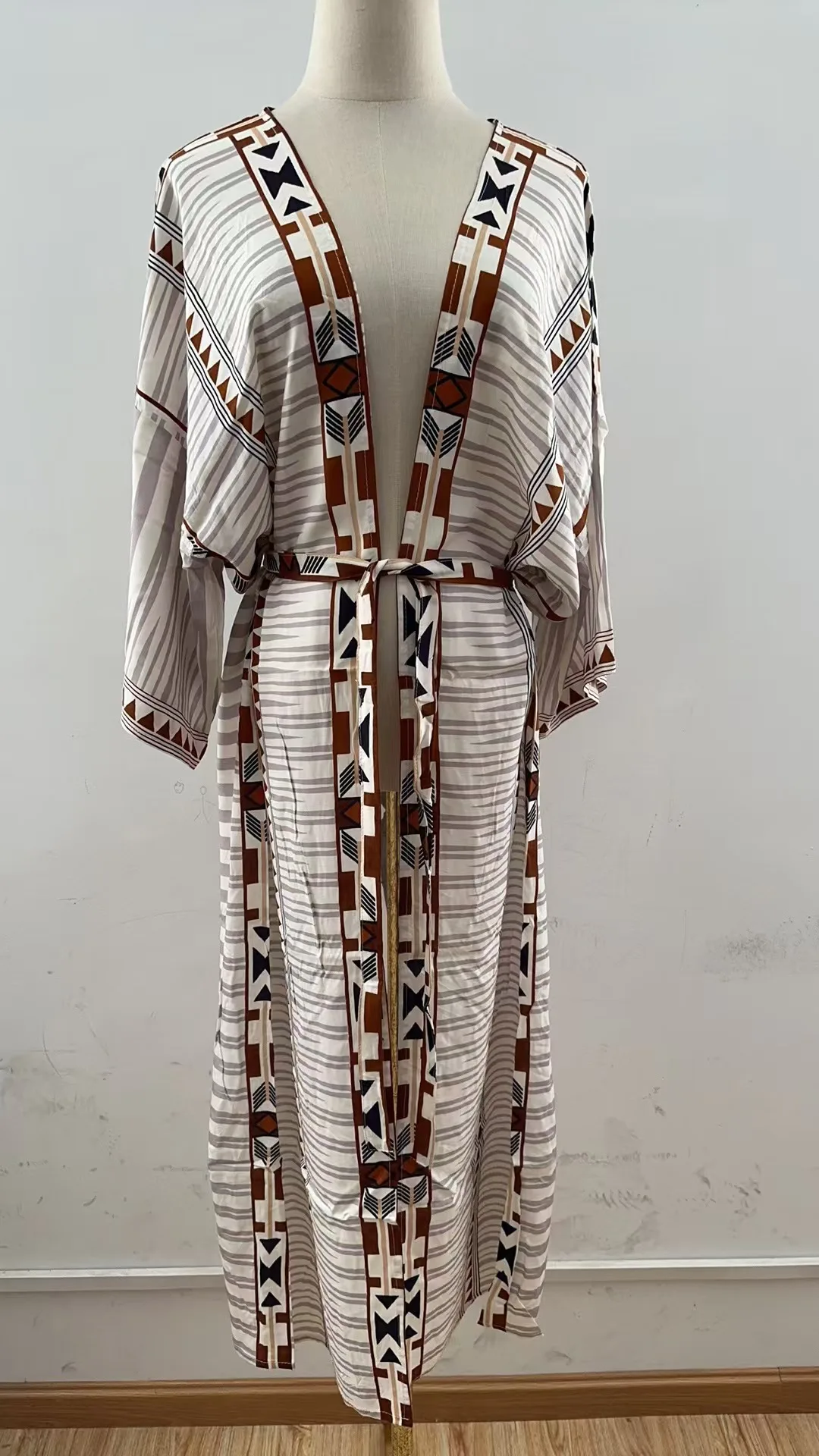 ชุดคลุมชายหาดแบบโอเวอร์ไซส์ คิโมโนลายเรขาคณิตสำหรับผู้หญิง ผ้าเรยอน พร้อมเข็มขัด สำหรับฤดูร้อน