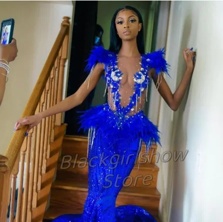 Vestido de graduación largo azul real para niñas negras, vestido de lujo con diamantes brillantes, Sexy, transparente, pluma, 2024