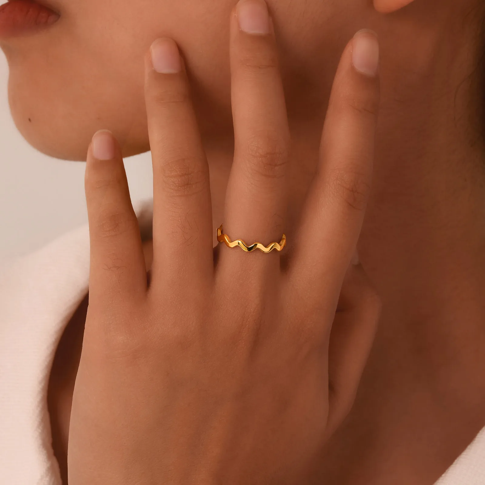 Vnox Simple 3.2mm Wave Shaped Women Rings, Gold Color Stainless Steel Chic Finger Band, Stackable Ring Jewelry