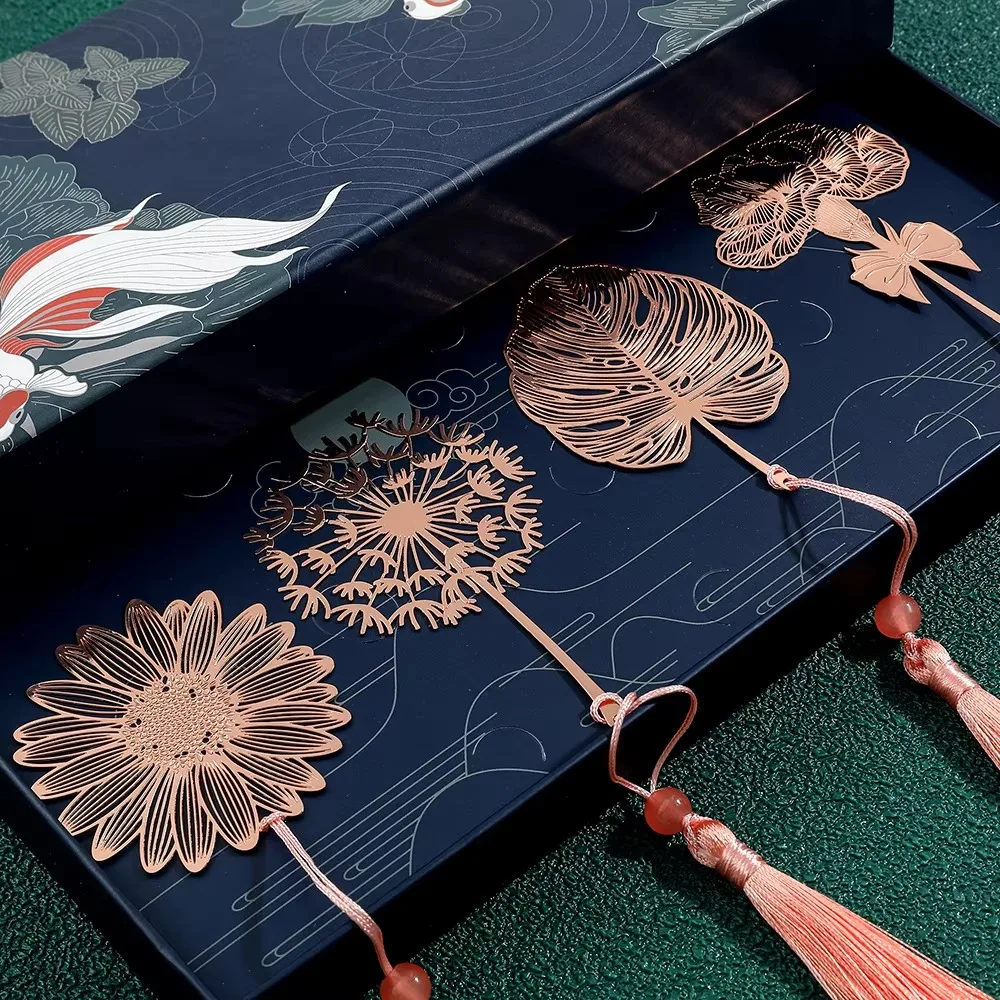 4pcs/set Hollow Brass Chinese Style Bookmarks with Tassel Flower Pattern Reading Marker Retro Book Page Marker Teachers'Day Gift